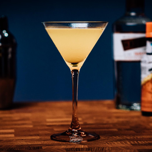 Amsterdam-Cocktail-Genever-Triple-Sec-Orangensaft-GinGinGin-Casual-Friday.jpg
